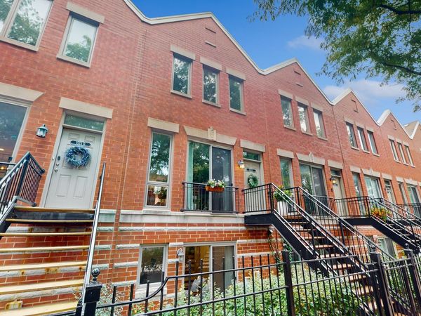 1523 W Henderson Street, Unit E, Chicago, IL 60657