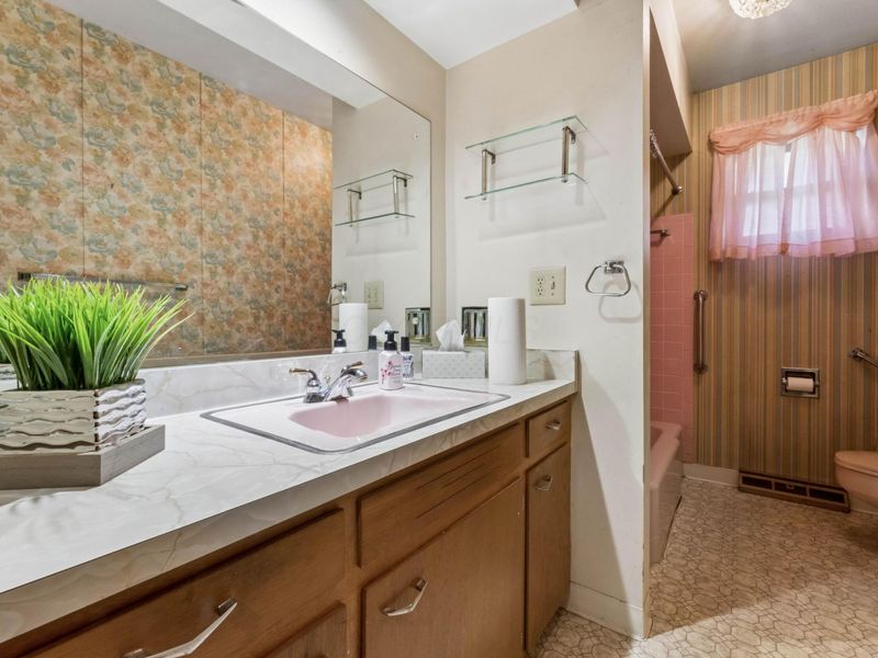 1493 Striebel Road , Columbus, OH 43227 Photo 5