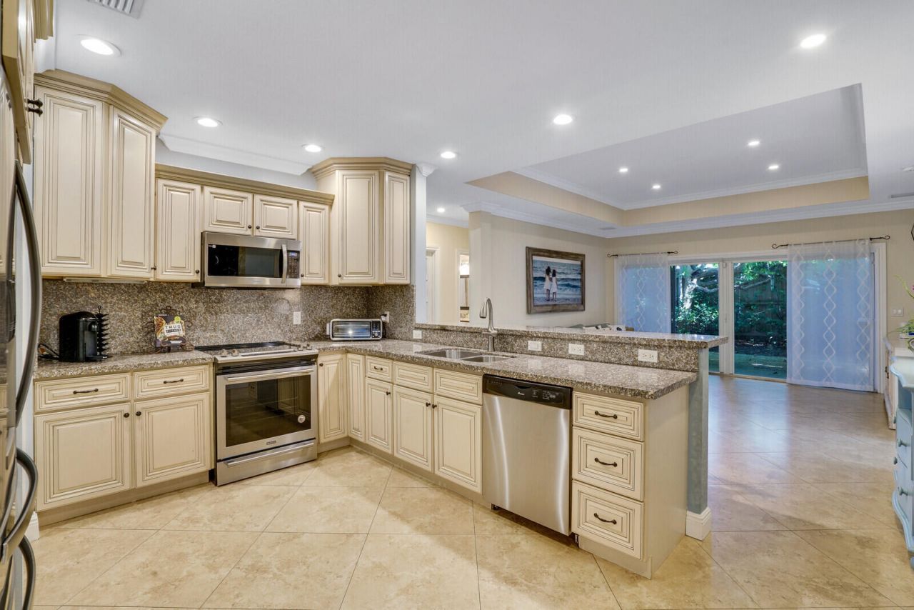 715 SW 25th Place, Boynton Beach, FL 33435 Photo