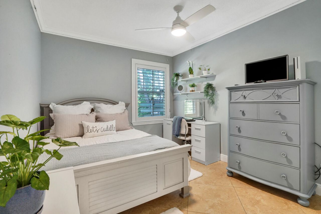 715 SW 25th Place, Boynton Beach, FL 33435 Photo