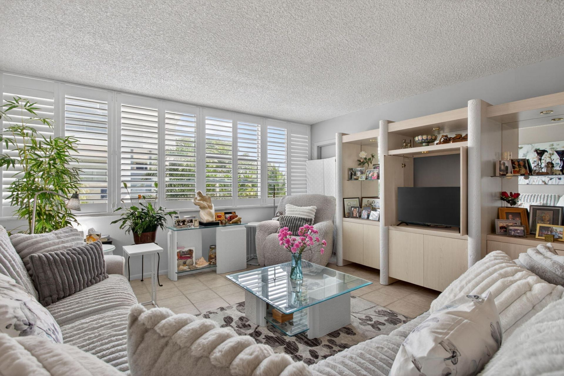 1170 N Federal Highway, Unit 305, Fort Lauderdale, FL 33304 Photo