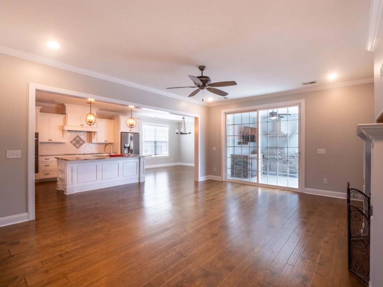 925 Bluffview Dr.  Photo 11