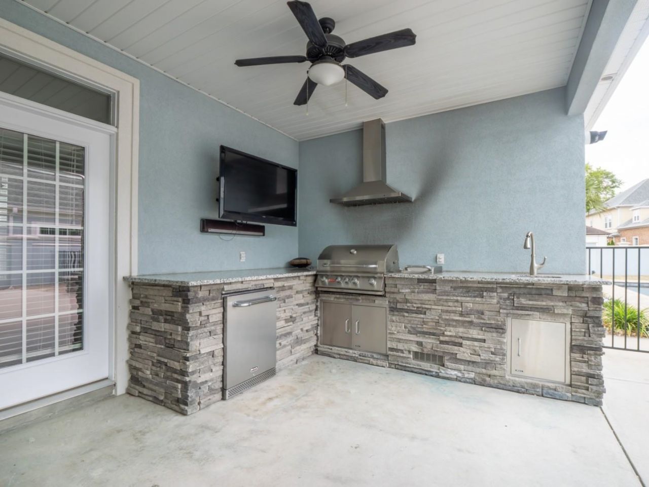 925 Bluffview Dr.  Photo 23