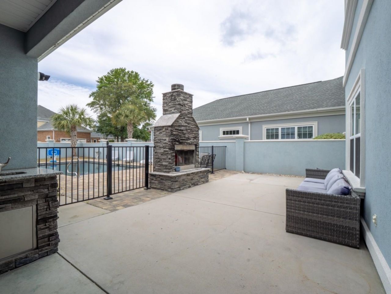 925 Bluffview Dr.  Photo 4