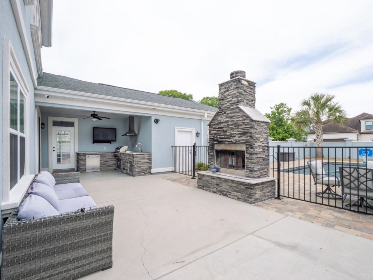 925 Bluffview Dr.  Photo 6