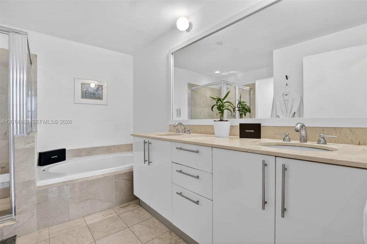 3330 NE 190th St, Unit 1817, Aventura, FL 33180 Photo