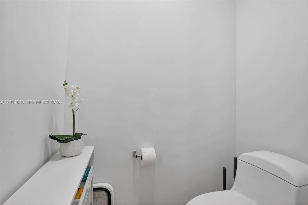 3330 NE 190th St, Unit 1817, Aventura, FL 33180 Photo
