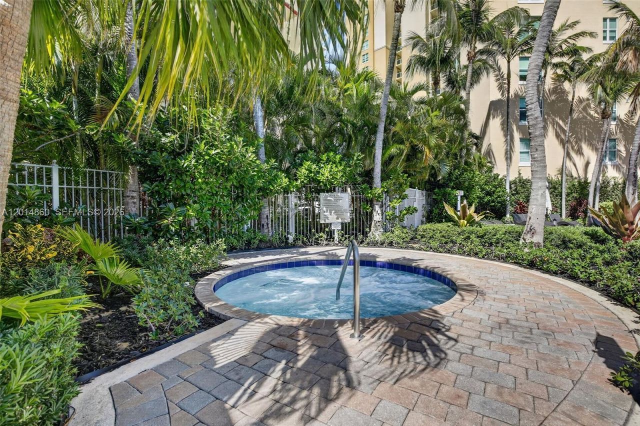 3330 NE 190th St, Unit 1817, Aventura, FL 33180 Photo