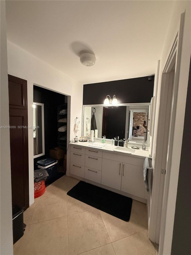 3701 N Country Club Dr , Unit 502, Aventura, FL 33180 Photo