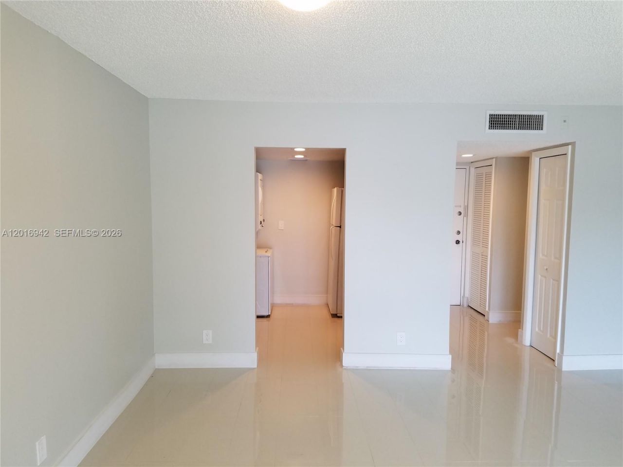 220 Lakeview Dr, Unit 206, Weston, FL 33326 Photo