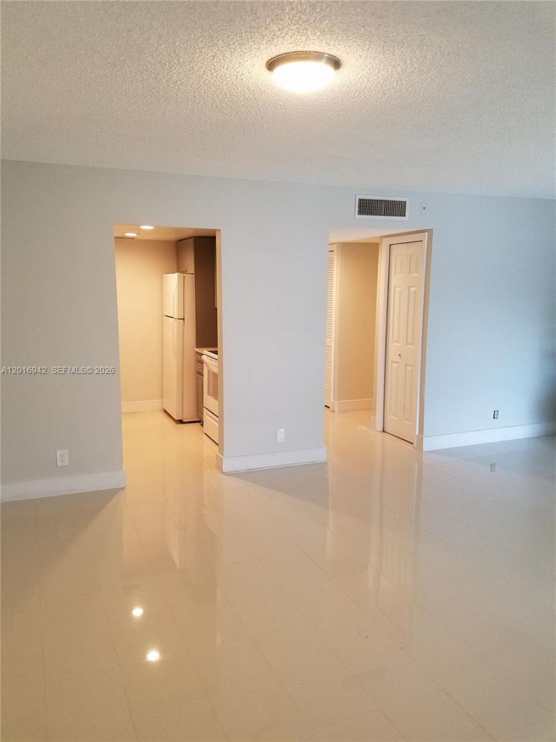 220 Lakeview Dr, Unit 206, Weston, FL 33326 Photo
