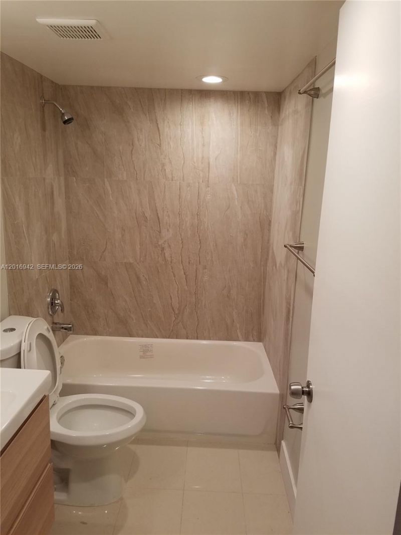 220 Lakeview Dr, Unit 206, Weston, FL 33326 Photo