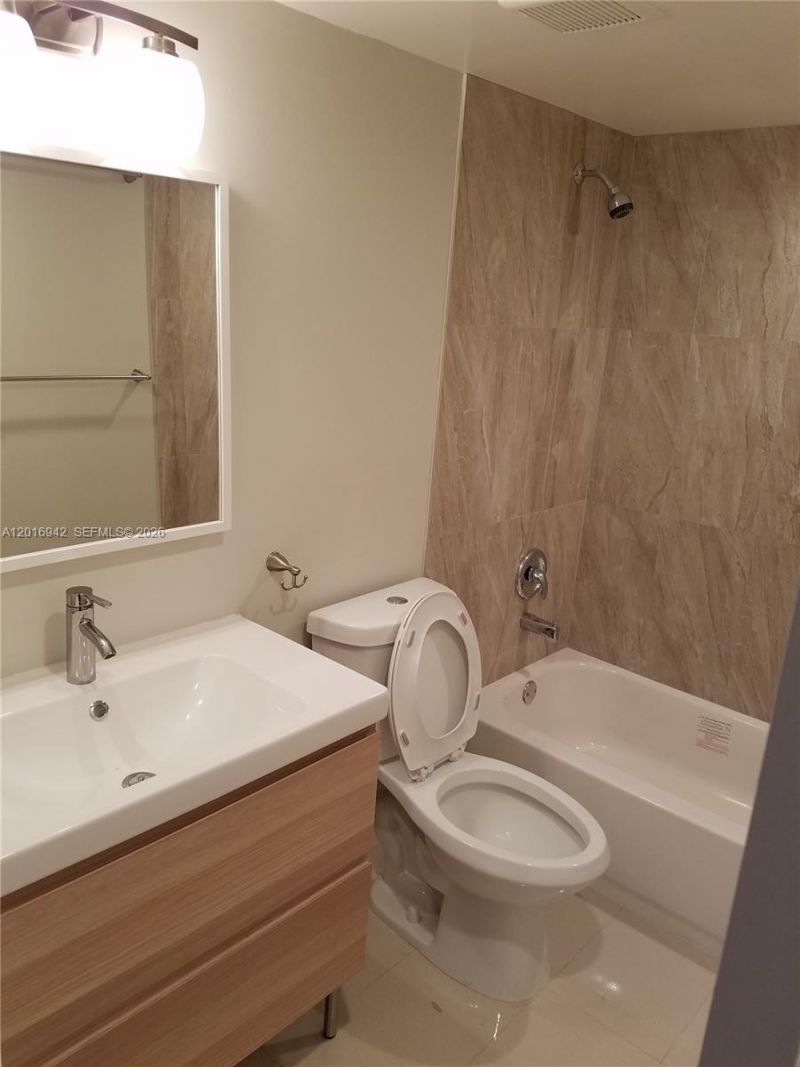 220 Lakeview Dr, Unit 206, Weston, FL 33326 Photo