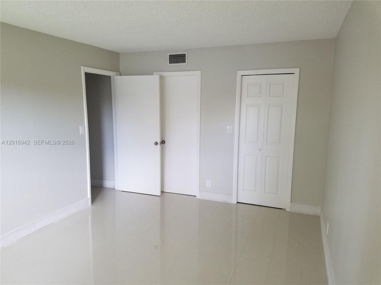 220 Lakeview Dr, Unit 206, Weston, FL 33326 Photo