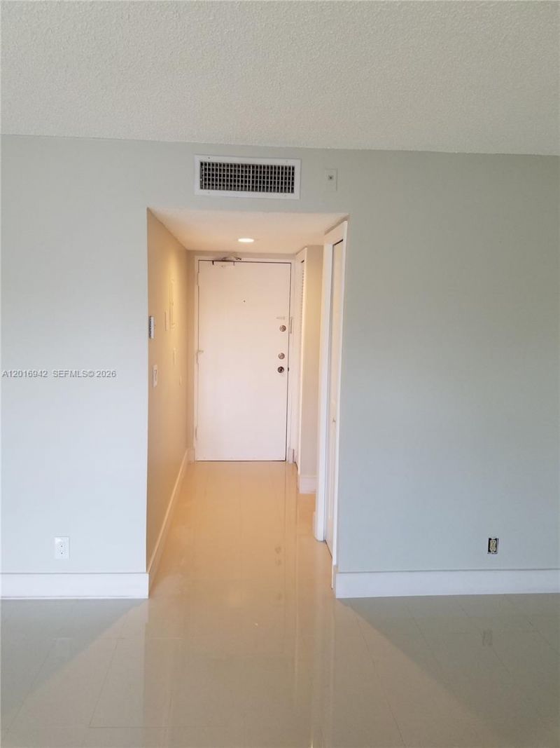 220 Lakeview Dr, Unit 206, Weston, FL 33326 Photo