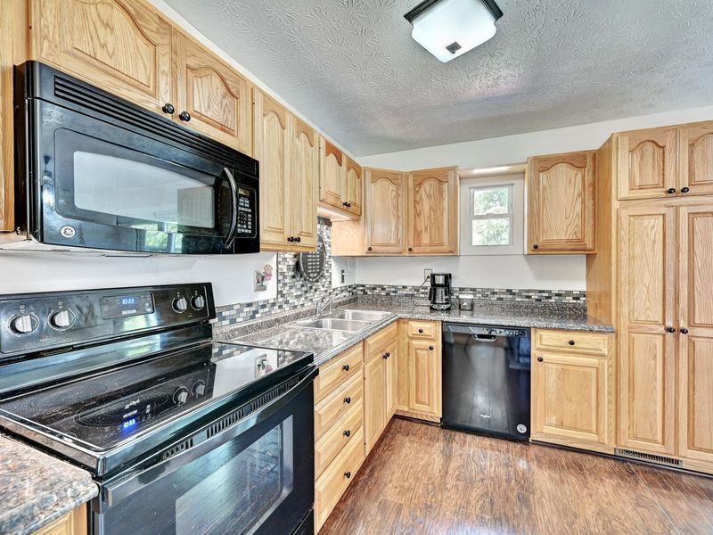 355 Merravay Drive, Florence, KY 41042 Photo 2
