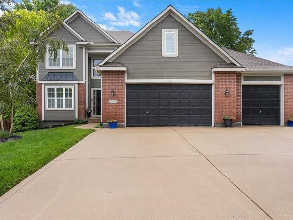 2508 SW Blazing Star Place, Lee's Summit, MO 64081