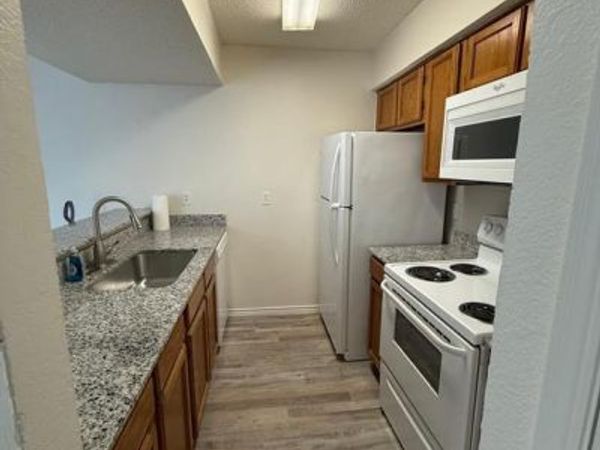 9807 Walnut Street , Unit D 304, Dallas, TX 75243