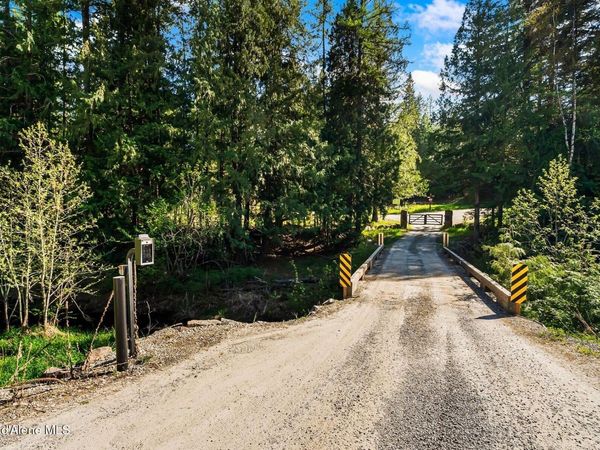 261 Hawkwind Trail, Cocolalla, ID 83813