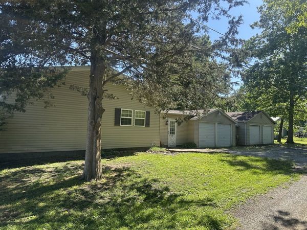 204 W Coal Street , Buckner, IL 62819