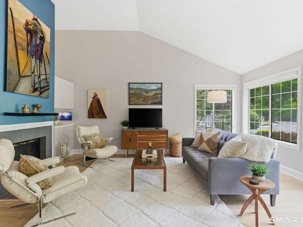 32 Southbridge, Simsbury, CT 06070