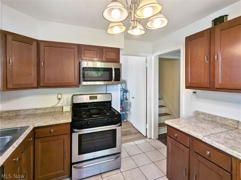 4135 Eastway Road, Cleveland, OH 44121 Photo 2