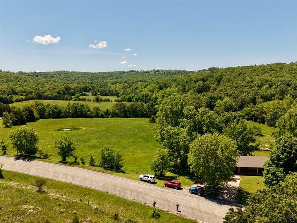 335 Madison 7802 , Huntsville, AR 72740