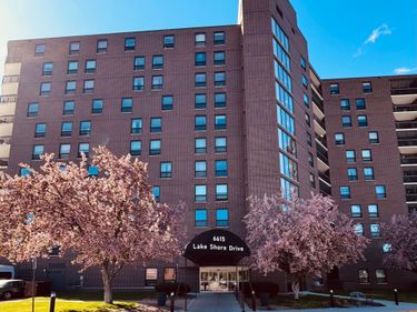 6615 Lake Shore Drive S, Unit 803, Richfield, MN 55423