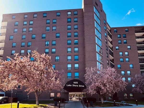6615 Lake Shore Drive S, Unit 803, Richfield, MN 55423