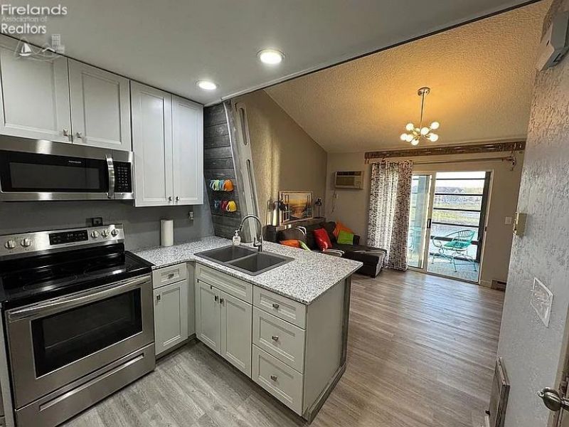 6458 N Harris Harbor Drive, Oak Harbor, OH 43449 Photo 5