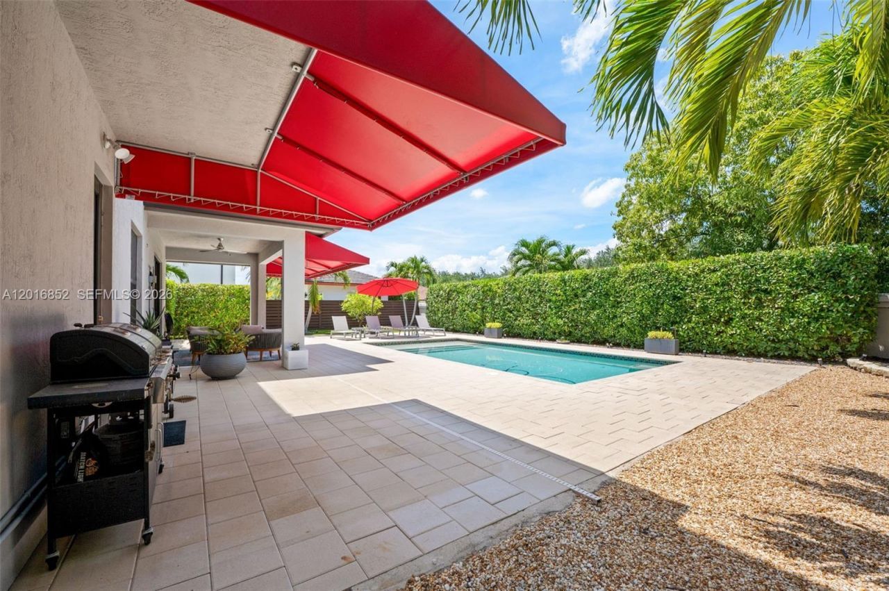 8915 NW 161st Ter , Miami Lakes, FL 33018 Photo