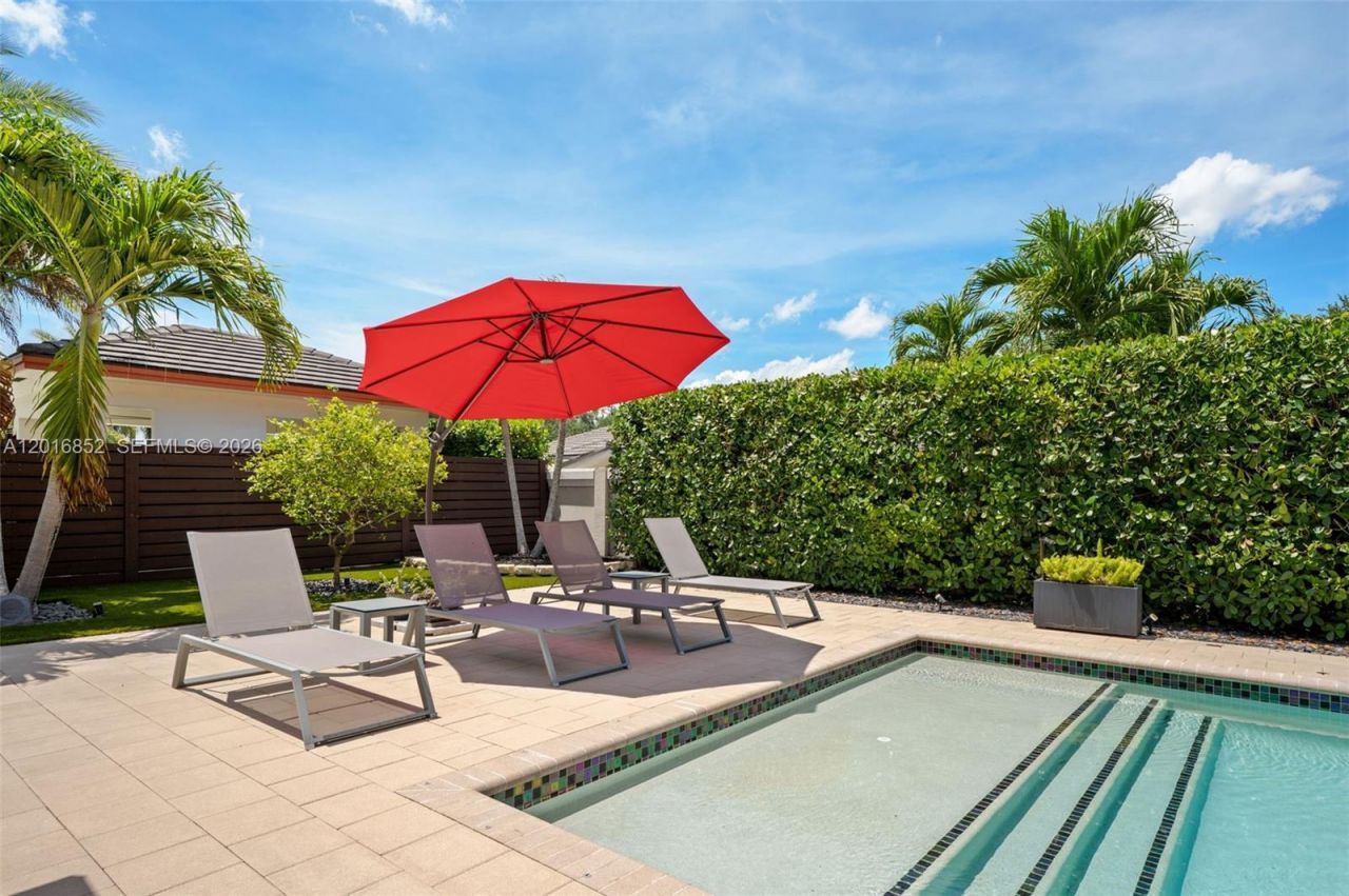 8915 NW 161st Ter , Miami Lakes, FL 33018 Photo