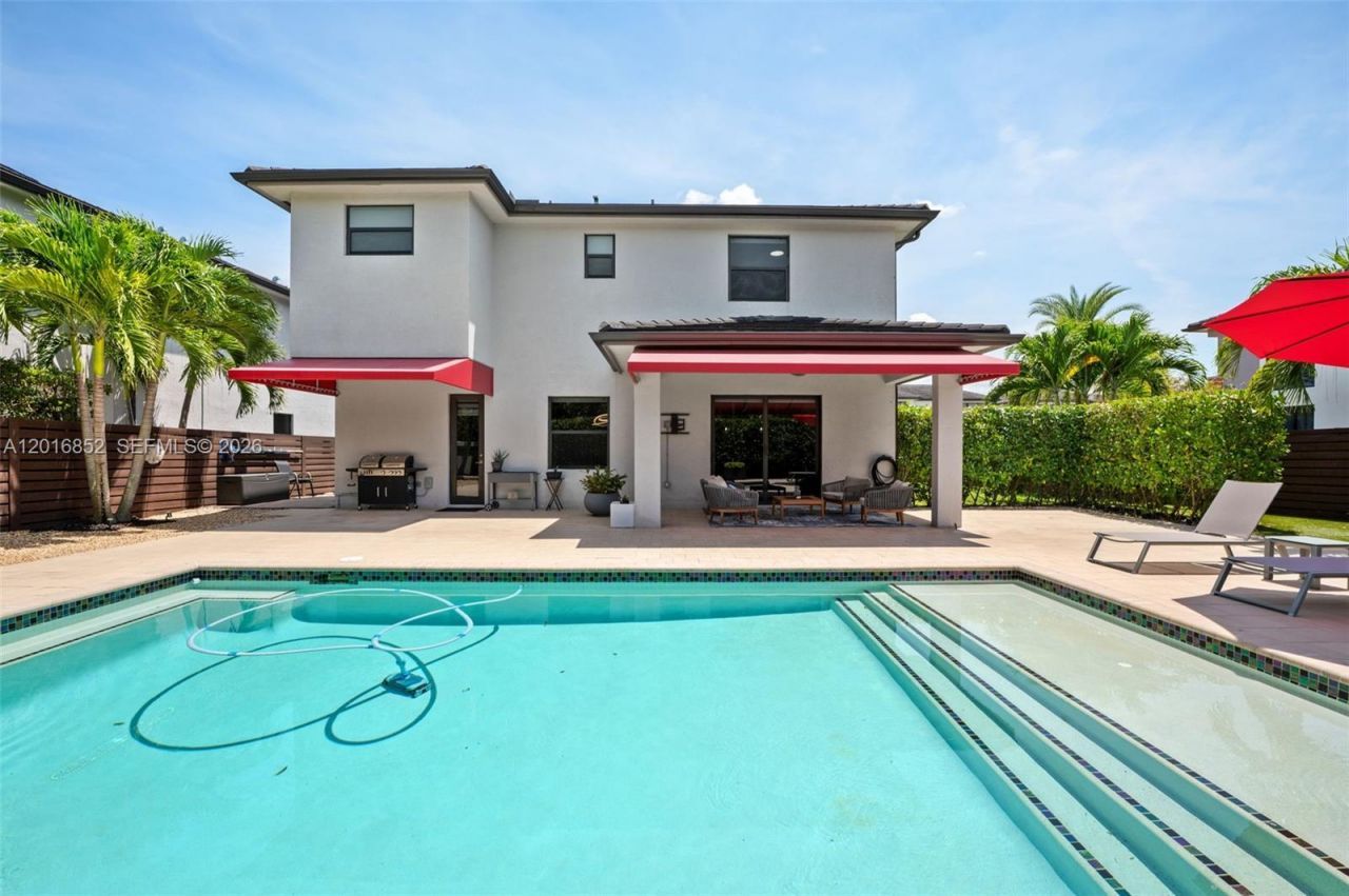 8915 NW 161st Ter , Miami Lakes, FL 33018 Photo