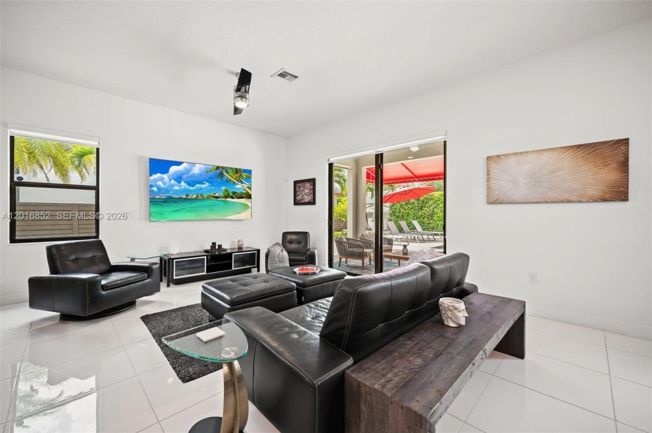 8915 NW 161st Ter , Miami Lakes, FL 33018 Photo