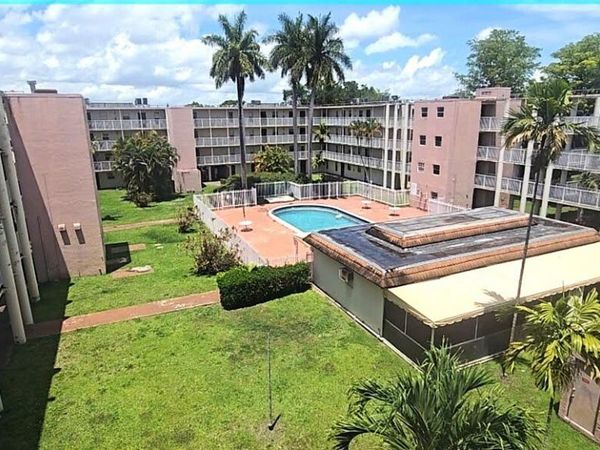 2800 NW 56th Avenue, Unit G406, Lauderhill, FL 33313