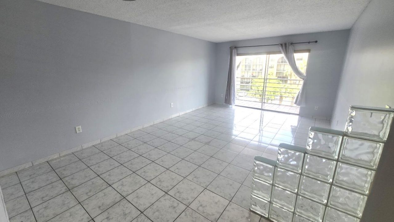 2800 NW 56th Avenue, Unit G406, Lauderhill, FL 33313 Photo