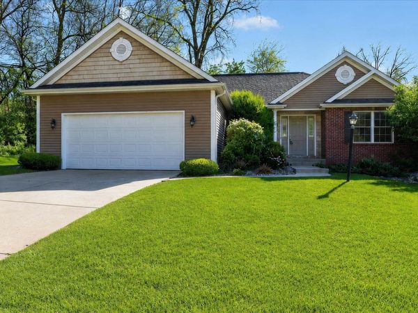 53394 Stoneridge Street, South Bend, IN 46637