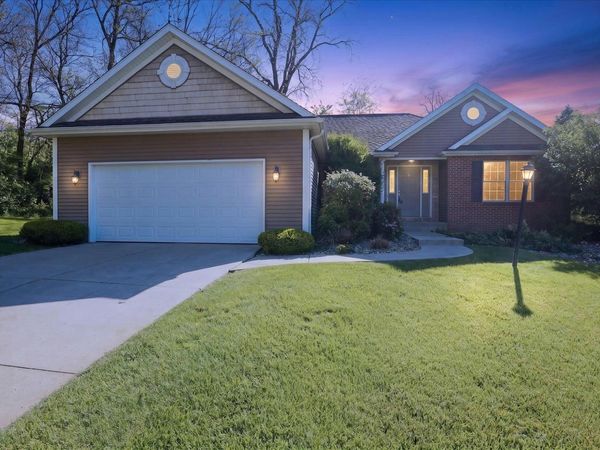 53394 Stoneridge Street, South Bend, IN 46637