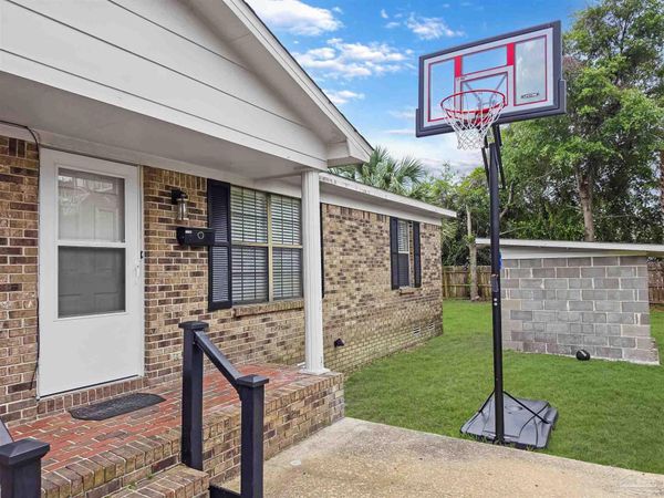 1011 N Dr Martin Luther King Jr Dr, Unit B, Pensacola, FL 32501