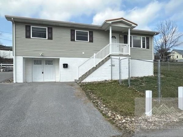 207 Ealy Dr, Princeton, WV 24740