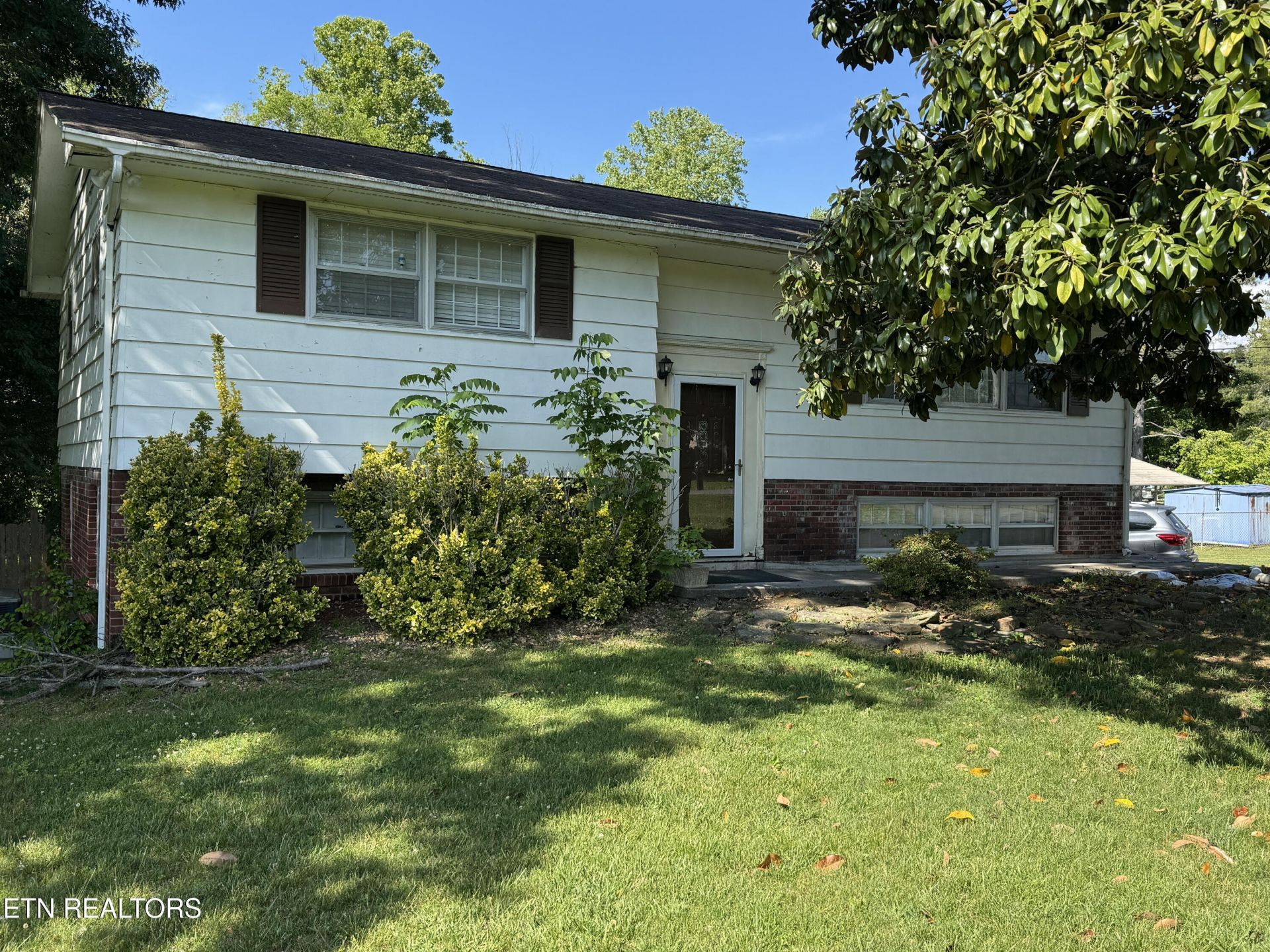 8705 Dolph Drive, Knoxville, TN 37931 Main Photo