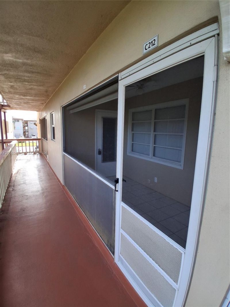 5300 Washington St, Unit C212, Hollywood, FL 33021 Photo