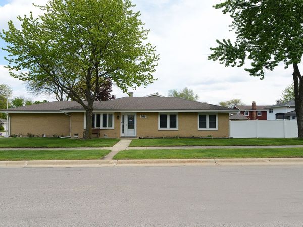 985 Idaho Street, Carol Stream, IL 60188