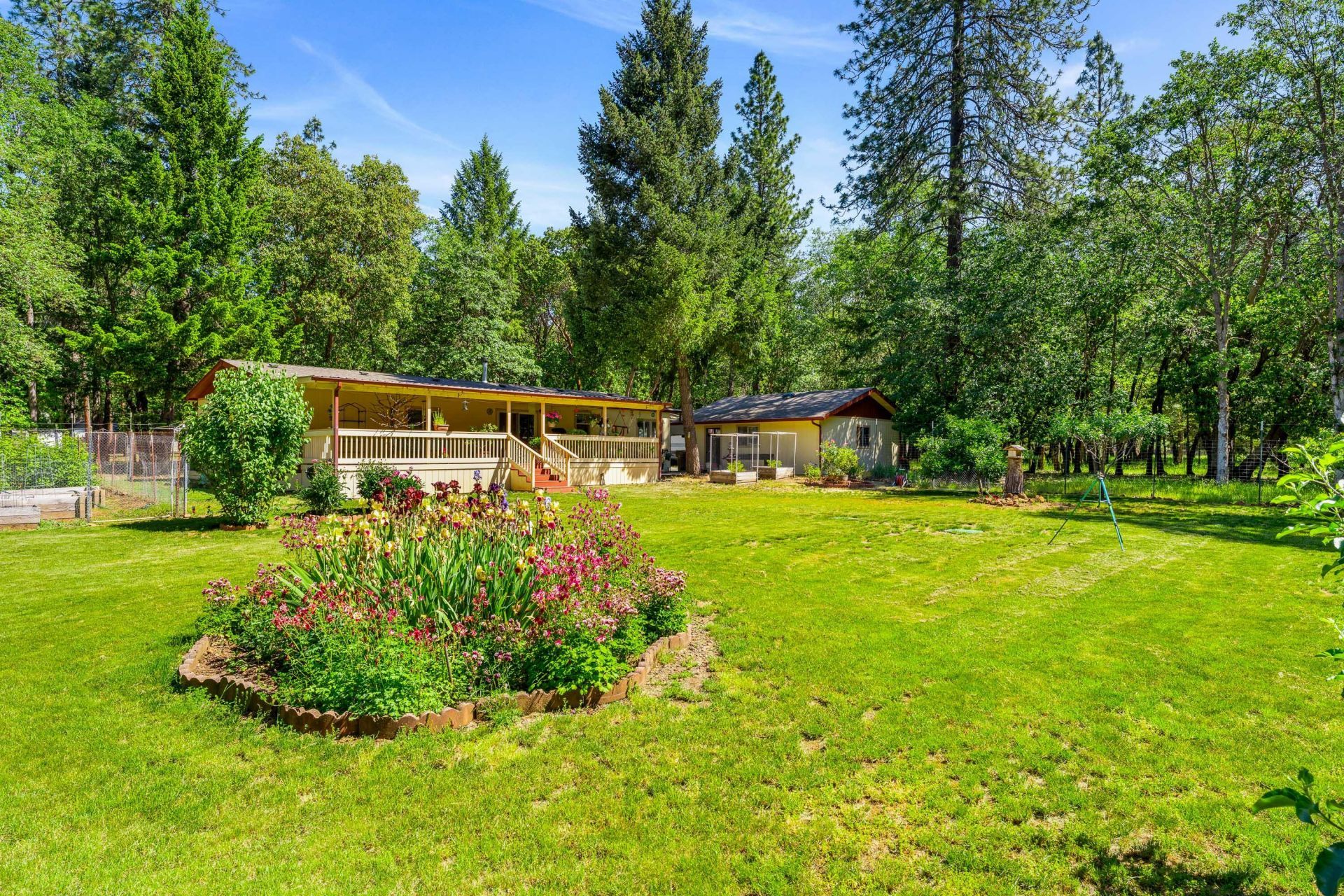 521 Boyer Road, Grants Pass, OR 97526 Main Photo