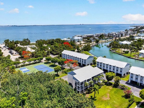 1250 Tennisplace Ct, Unit D33, Sanibel, FL 33957
