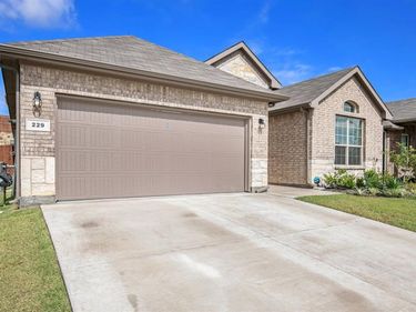 229 Dunmore Drive, Fort Worth, TX 76052
