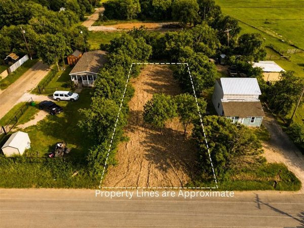 992 Lincoln City Road , Waco, TX 76705