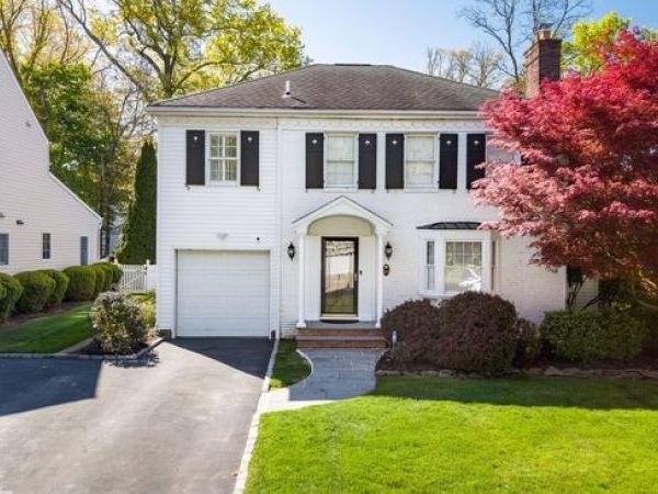 33 Exeter Rd, Millburn, NJ 07078