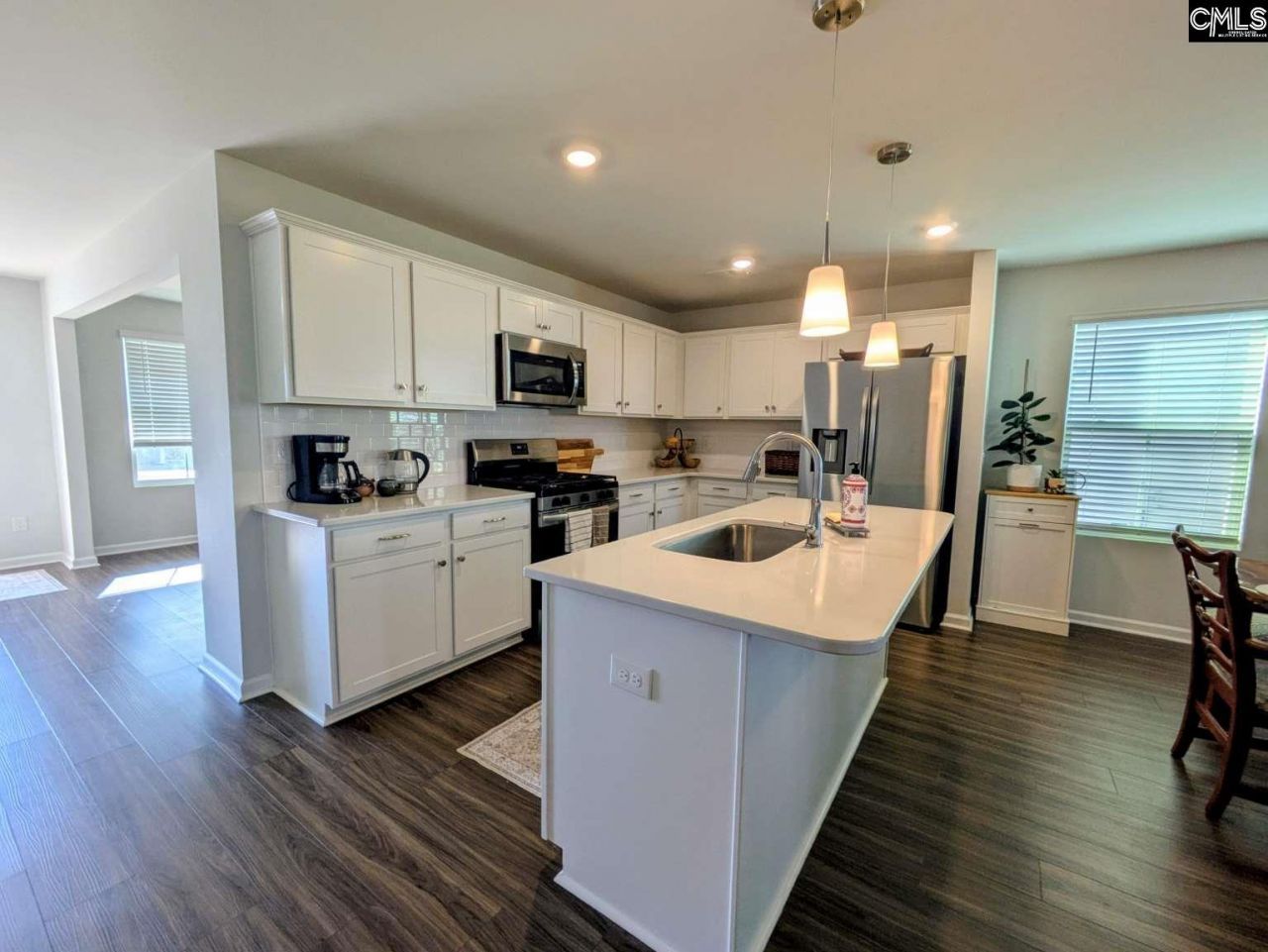 532 Silverbow Drive  Photo 4