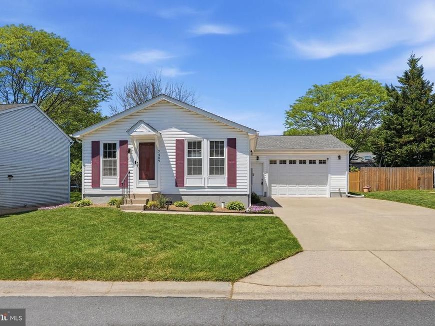 7409 Lake Katrine Terrace, Gaithersburg, MD 20879 Main Photo